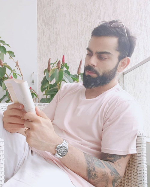 Virat Kohli’s medium messy hairstyle